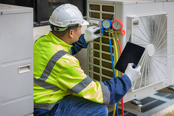 Professional Hvac technician working in Reno, OH